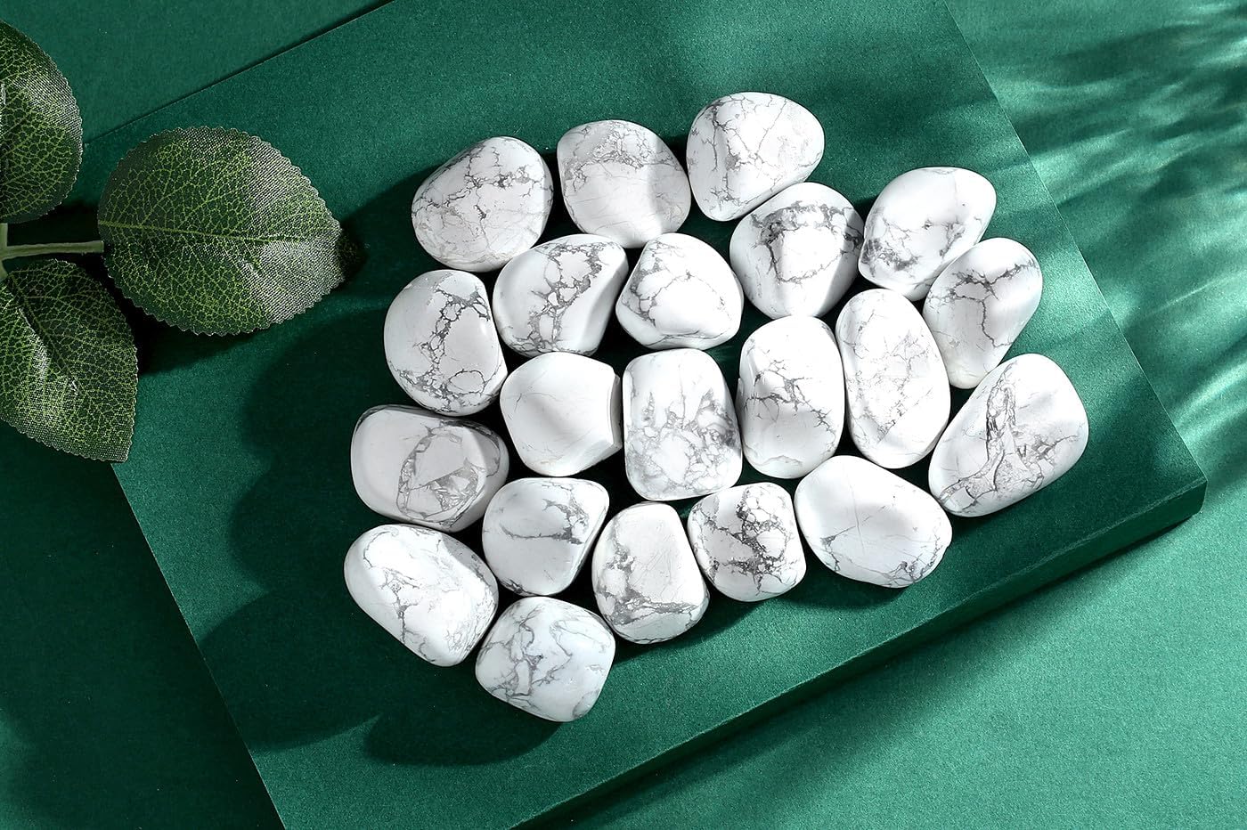 Qinjiejie 09lbs White Howlite Tumbled Stones Set